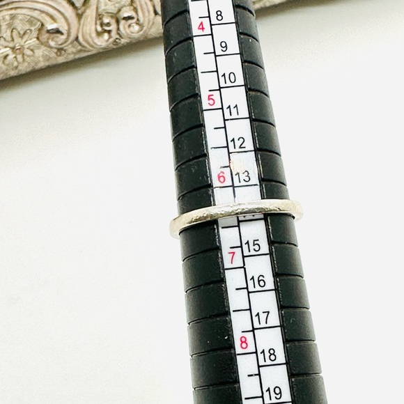 Vintage Quartz Silver Ring - Picture 3 of 12